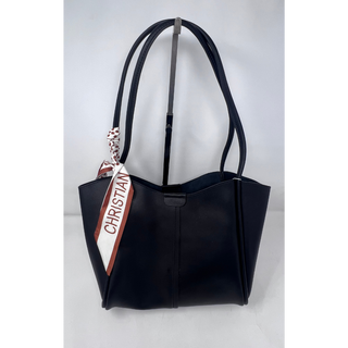 SD 6226 Leather Tote with Scarf